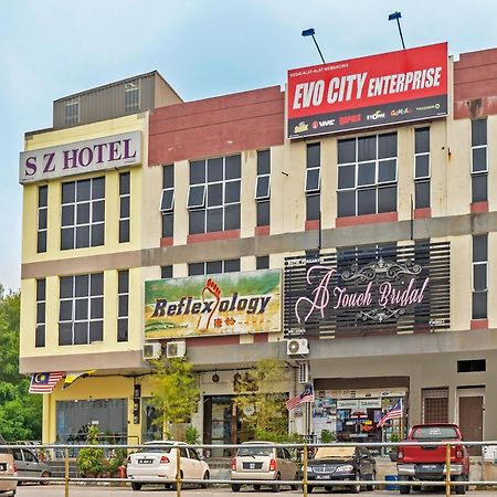 OYO 89328 Sz Hotel Lumut Kültér fotó