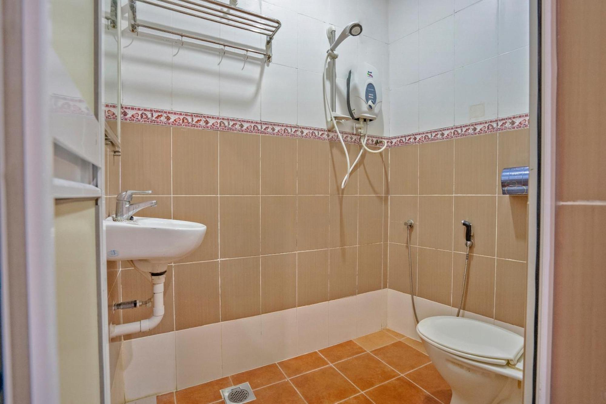 OYO 89328 Sz Hotel Lumut Kültér fotó